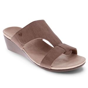 NWOB Vionic Regina Sandals